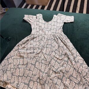 Stylish Kids Dress in Gray and White Alice + Ames fern dress size 7